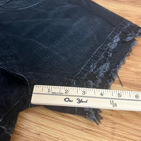 R13 Black Crossover Denim Jeans ShortsIn Jake Black Size 26 - Picture 12 of 14